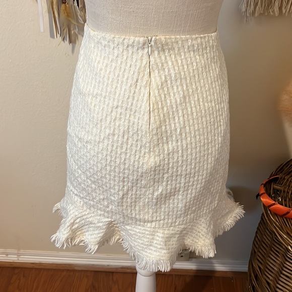 NWT- White Tweed Fringed Mini Skirt by Cache/ Size 10 - Picture 4 of 8